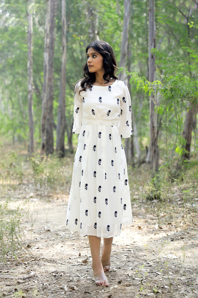 WHITE EMBROIDERED SUMMER DRESS