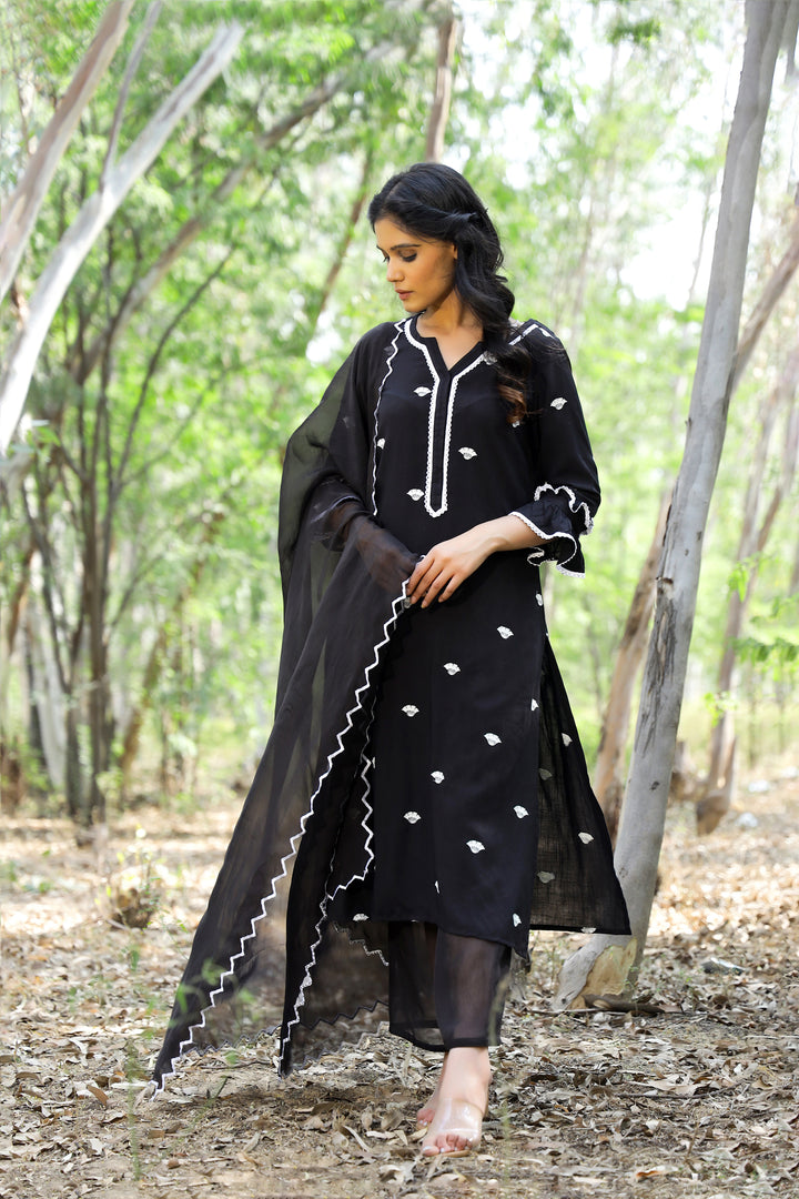 BLACK EMBROIDERED TUNIC SET (SET OF 3)