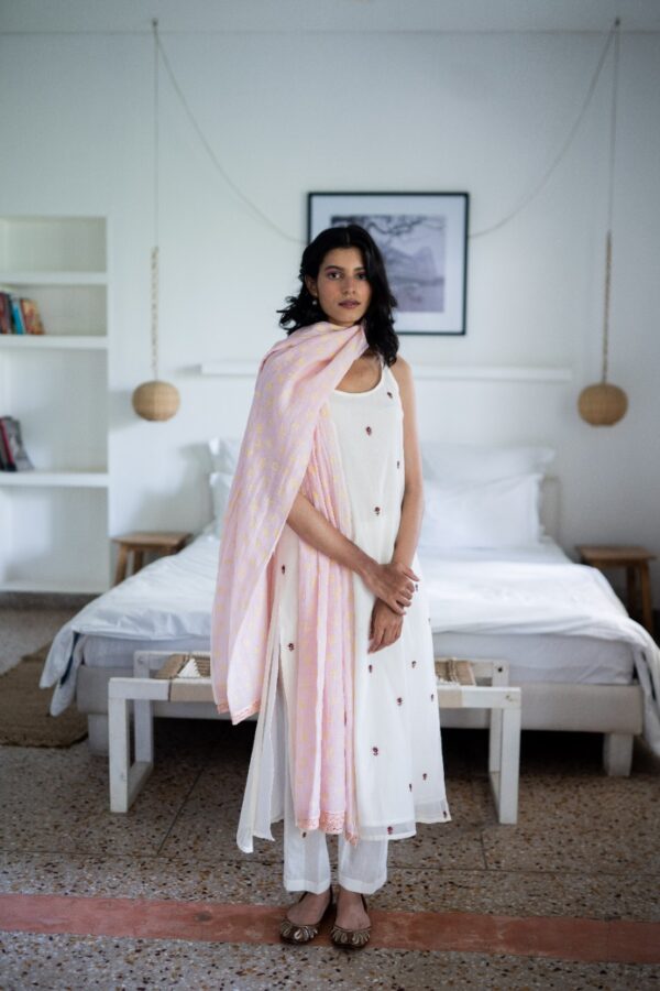 BLUSH AND IVORY COLORED HANDWOVEN CHANDERI SET