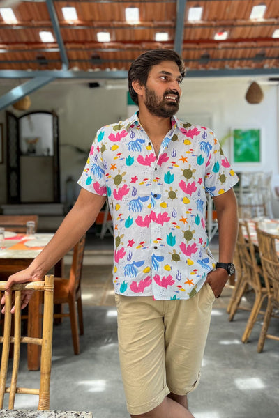 Snazzy marine life print cotton poplin resortwear shirt for men